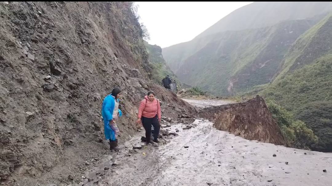 AISLADOS POR DESLAVES: SIGSIPAMBA Y CHUGA, DOS PARROQUIAS EN EMERGENCIA