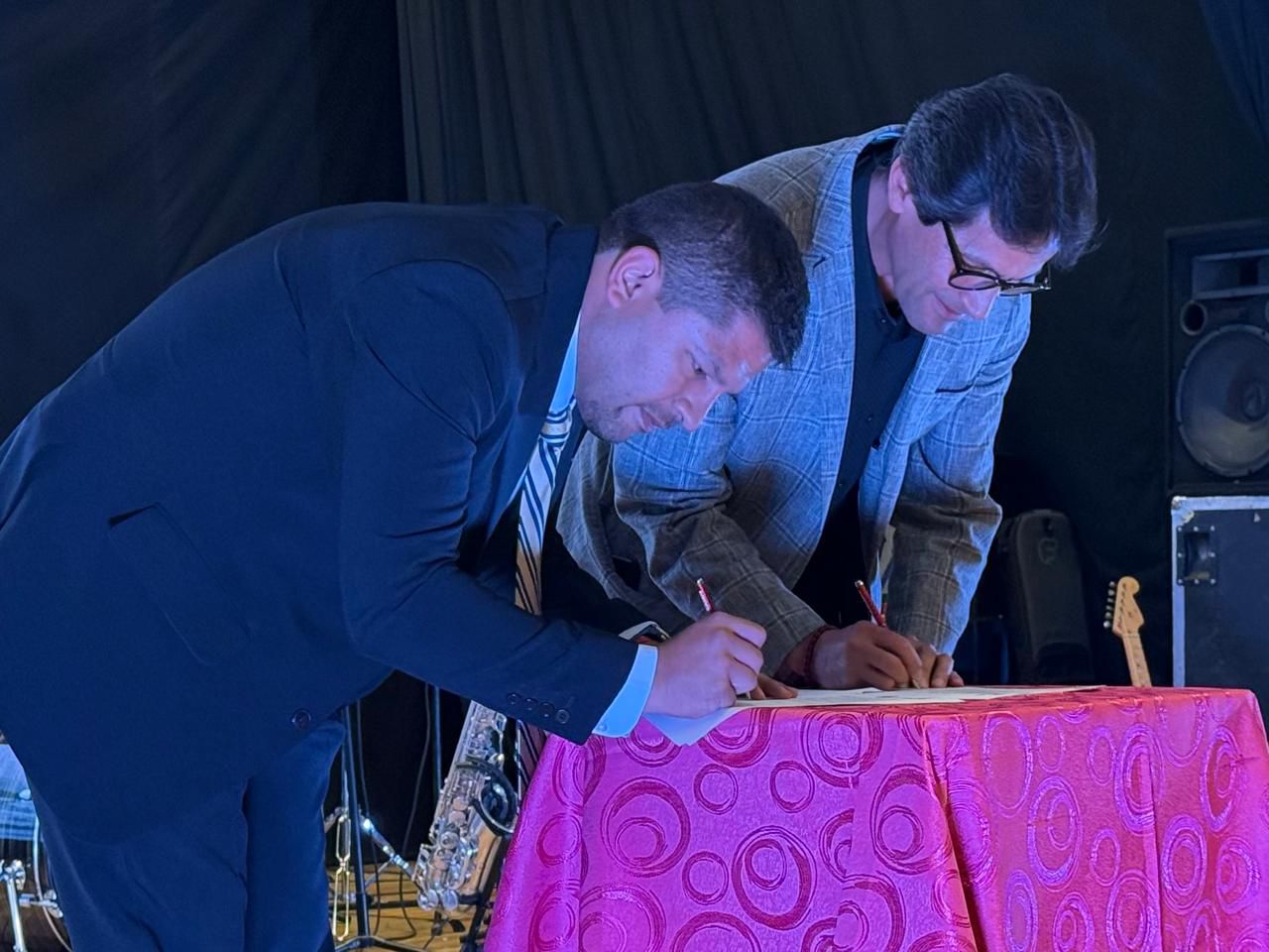 COTACACHI APUESTA POR EL TURISMO GASTRONÓMICO: FIRMAN ALIANZA PARA FORTALECER EL MERCADO JATUK CEM