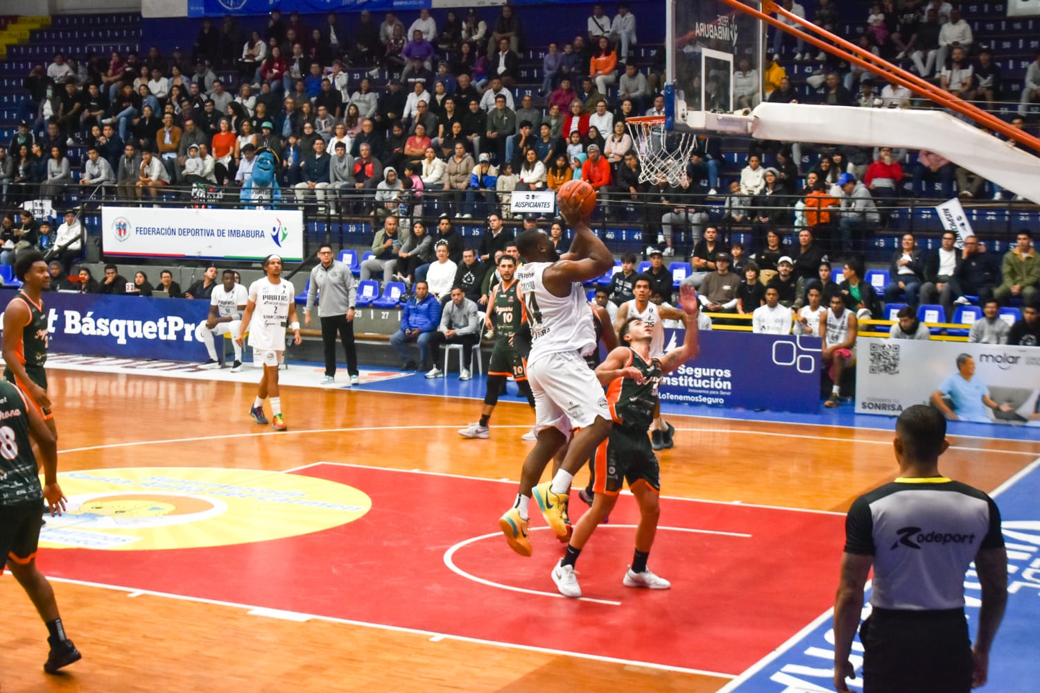 ZAMORA JAGUARS RESURGE EN IBARRA Y DEJA A PIRATAS EN LA QUINTA POSICIÓN DE LA LIGA NACIONAL DE BALONCESTO