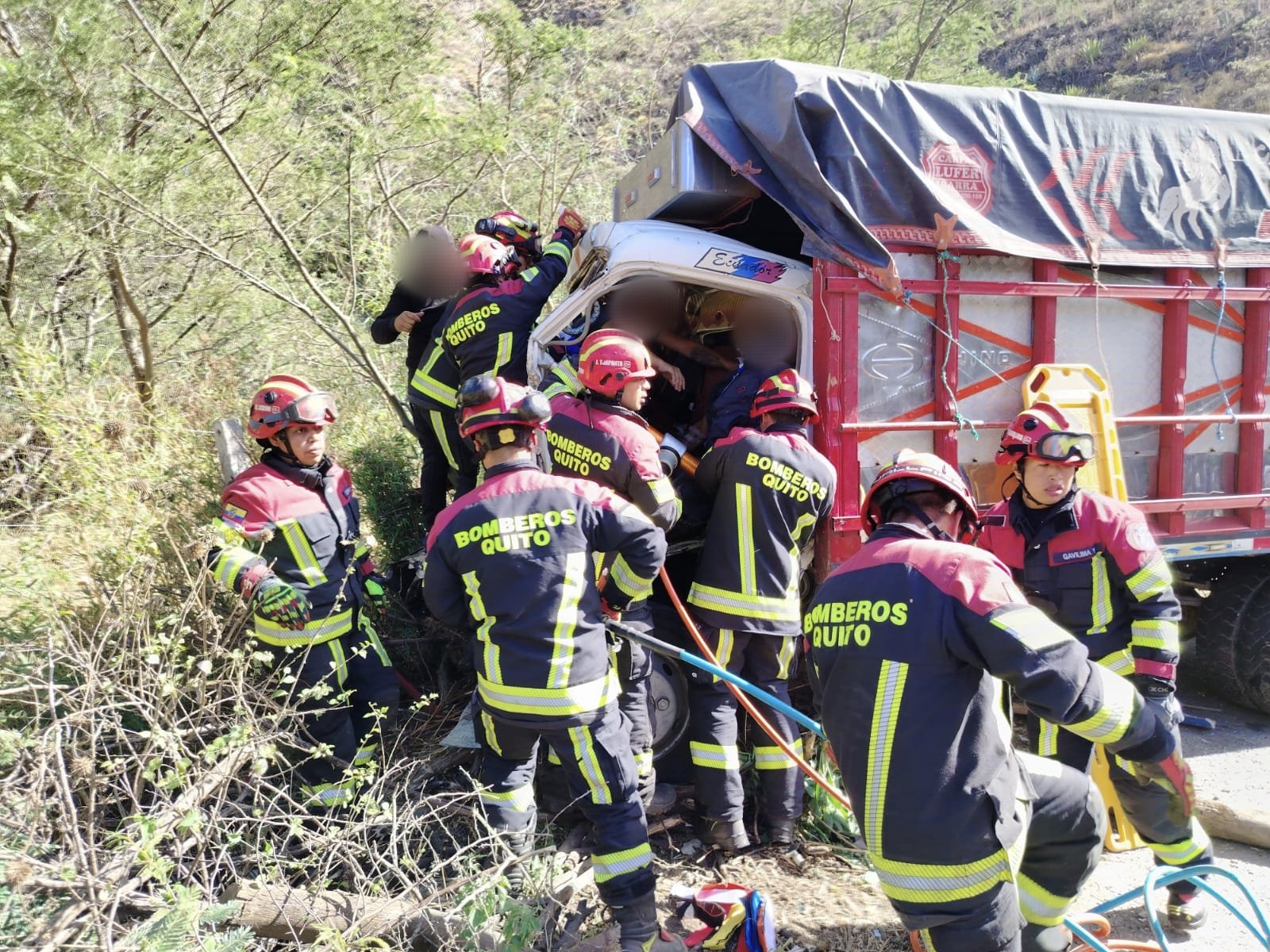 TRÁGICO ACCIDENTE ENTRE UN CAMIÓN Y UN BUS