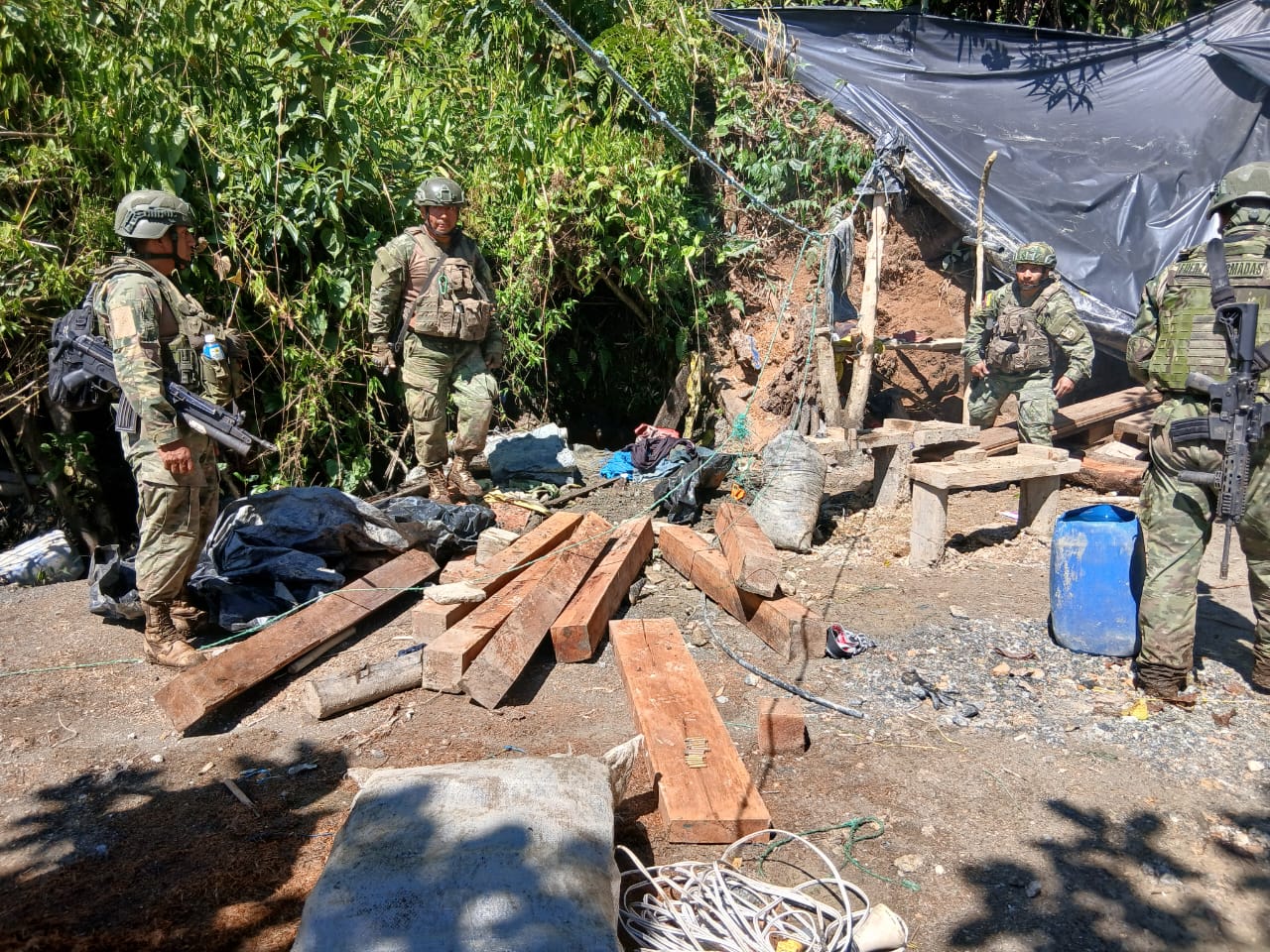 OPERATIVO MILITAR GOLPEA LAS FINANZAS DE GRUPOS DELICTIVOS DEDICADOS A LA MINERÍA ILEGAL EN URCUQUÍ