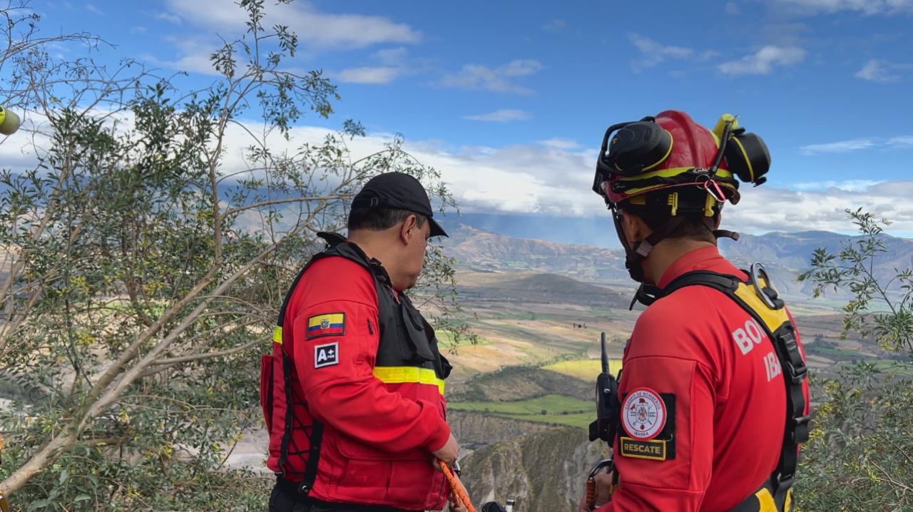 ACCIDENTE EN MIRAVALLE: AUTO CAYÓ 300 METROS Y DEJA UNA VÍCTIMA