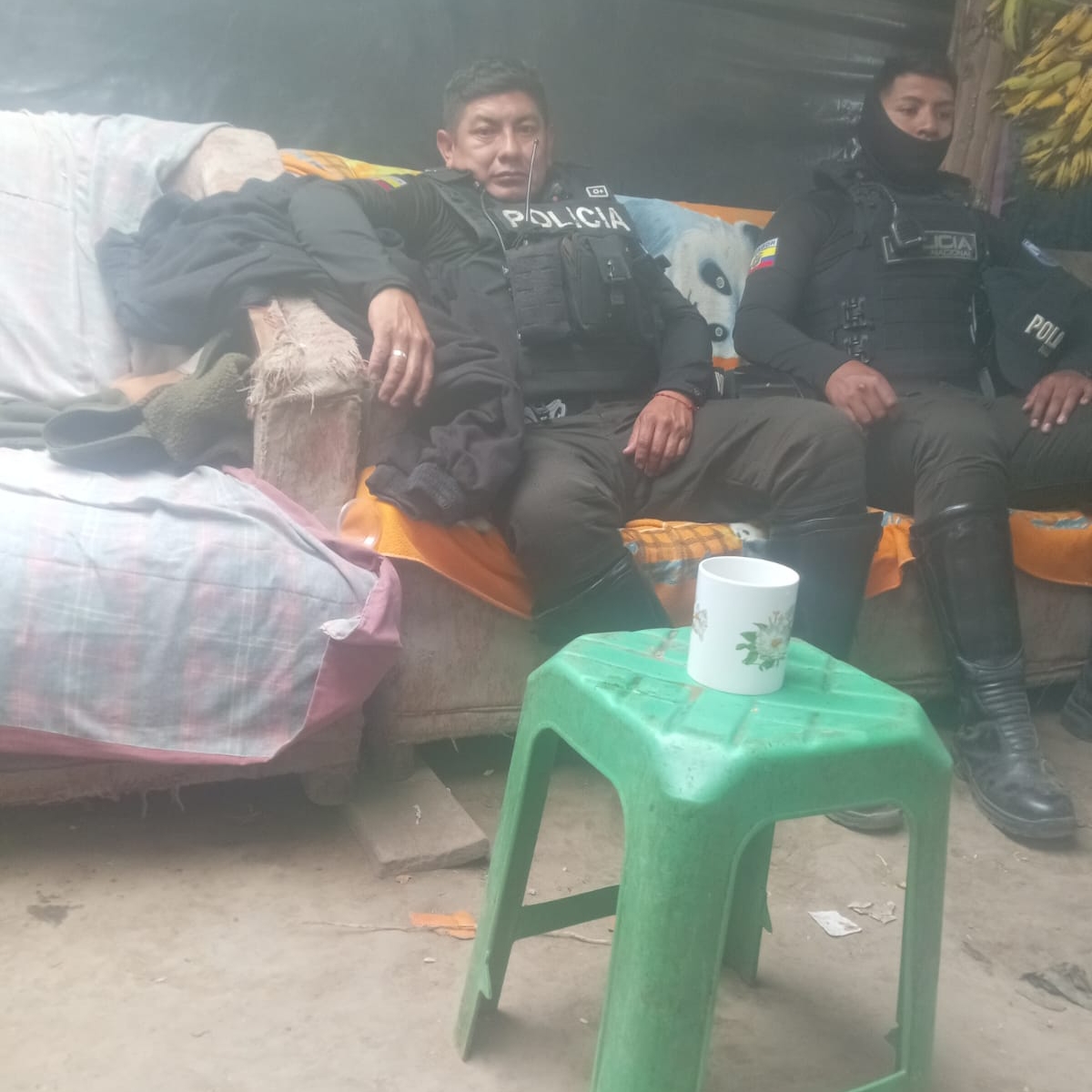 DOS POLICÍAS FUERON RETENIDOS POR MANIFESTANTES EN OTAVALO