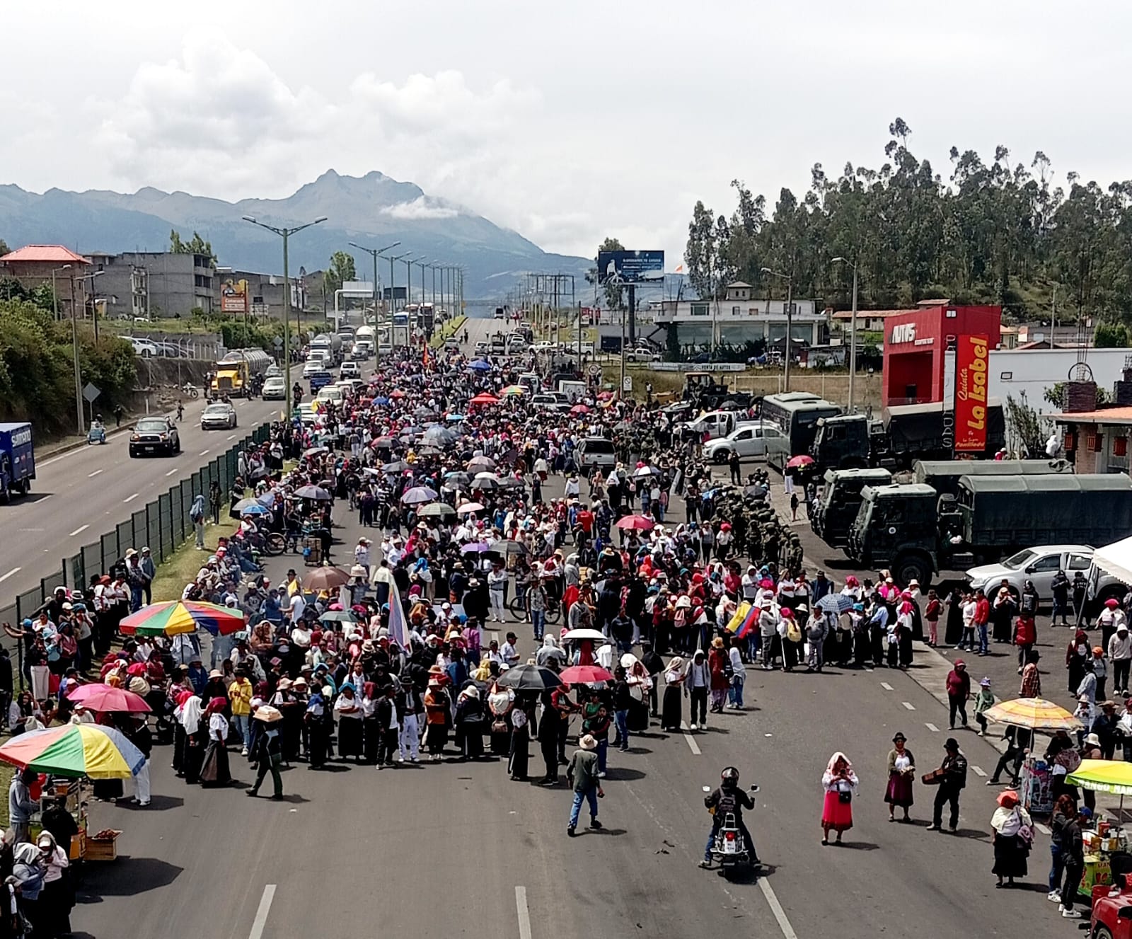 HOMENAJE A VÍCTIMAS DEL PARO SE EMPAÑÓ POR HECHOS VIOLENTOS
