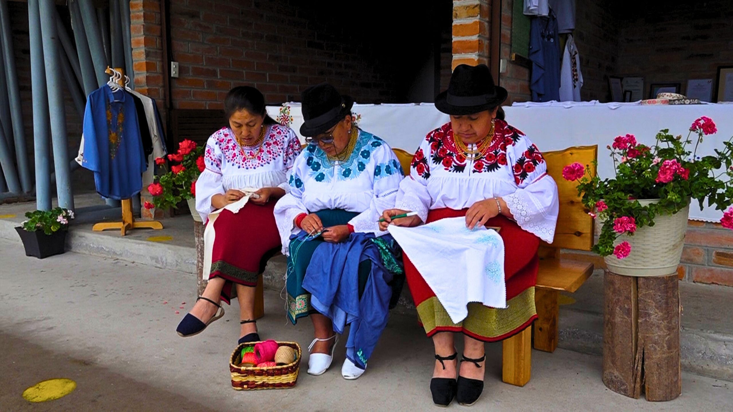 EL BORDADO DE ZULETA, UNA TRADICIÓN DE 125 AÑOS QUE YA ES PATRIMONIO CULTURAL DEL ECUADOR