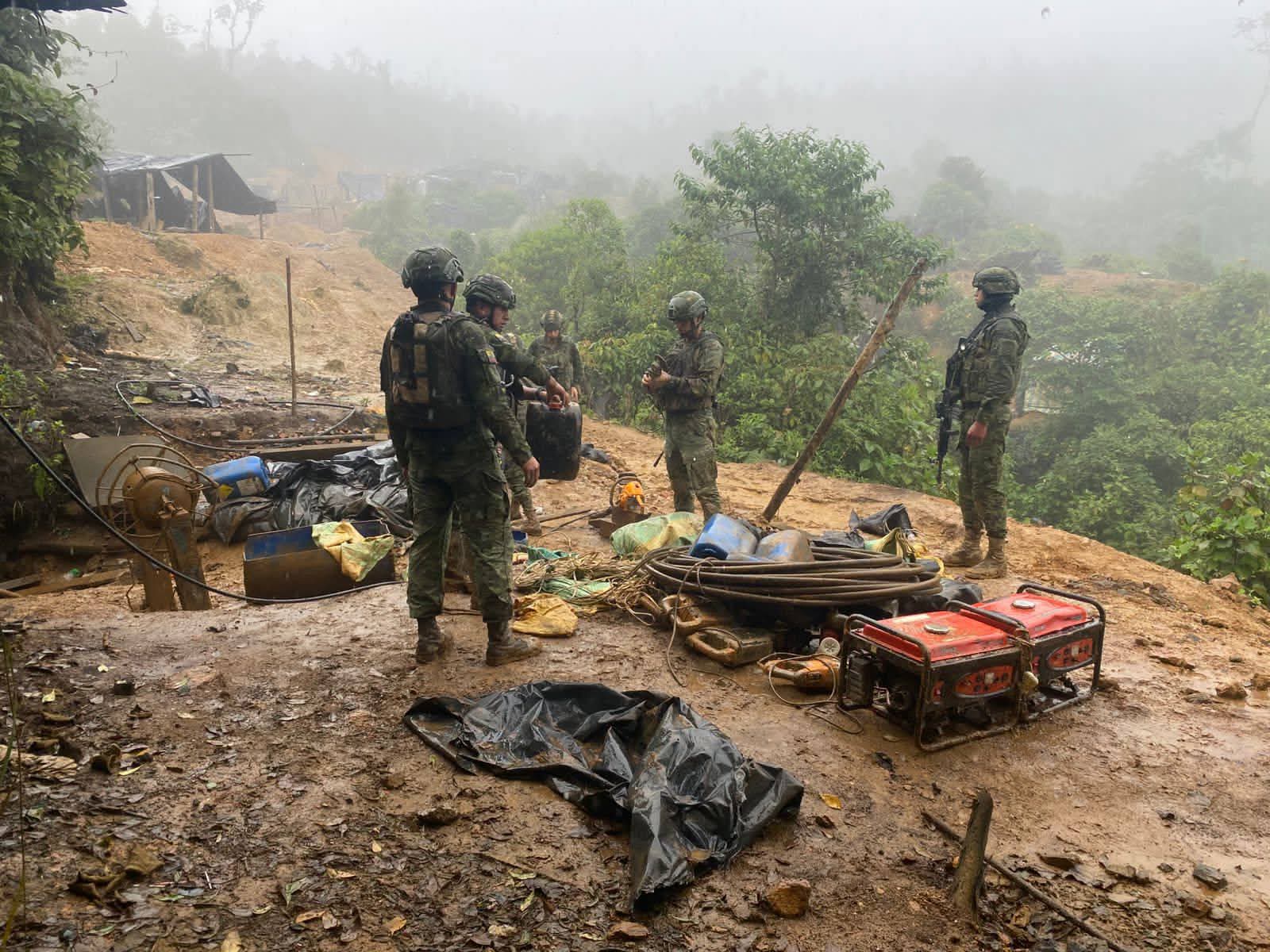EJÉRCITO DESTRUYE CINCO CAMPAMENTOS DE MINERÍA ILEGAL EN LA MERCED DE BUENOS AIRES