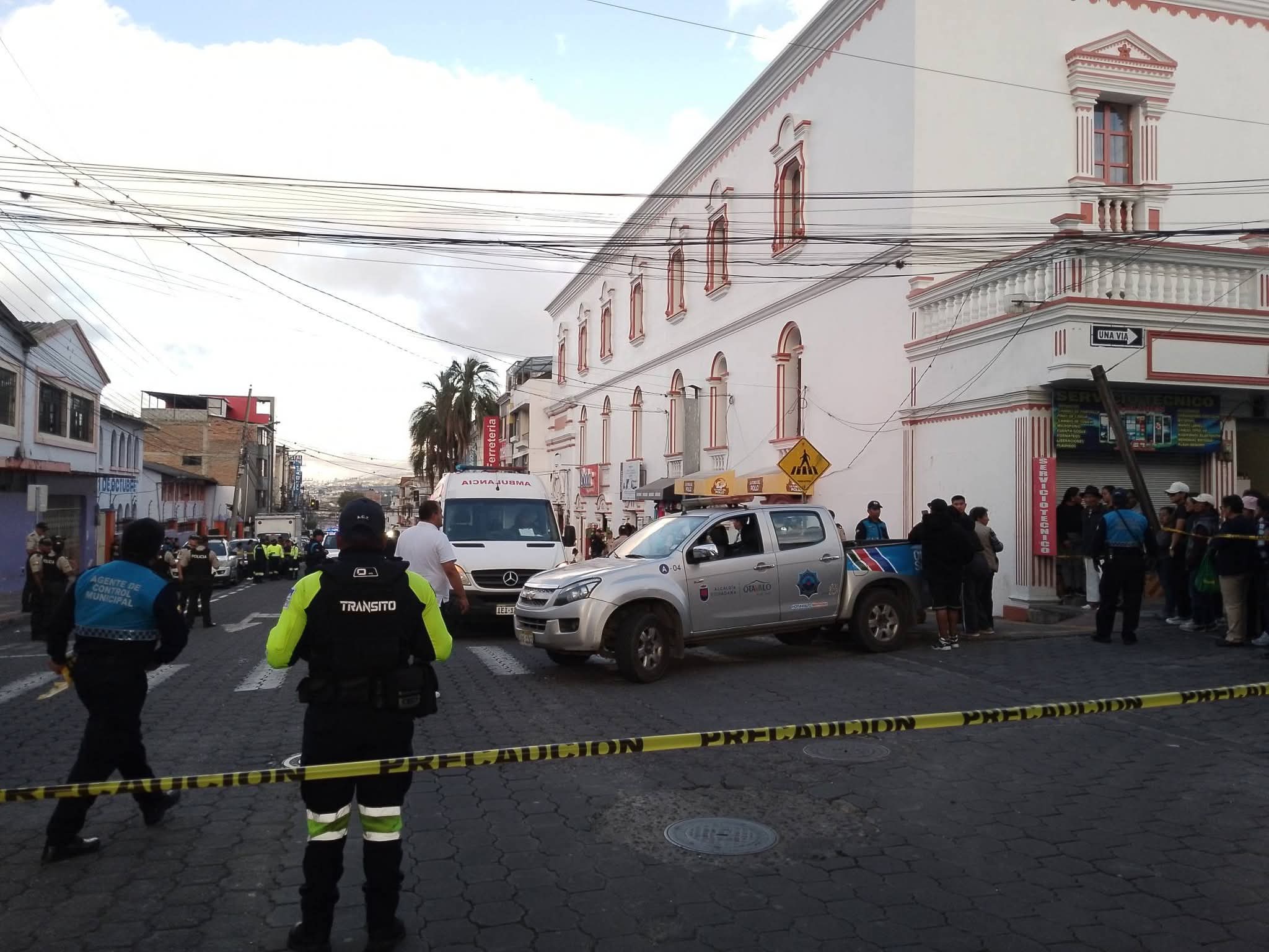 ATAQUE ARMADO DEJA DOS HERMANOS FALLECIDOS EN EL CENTRO DE OTAVALO