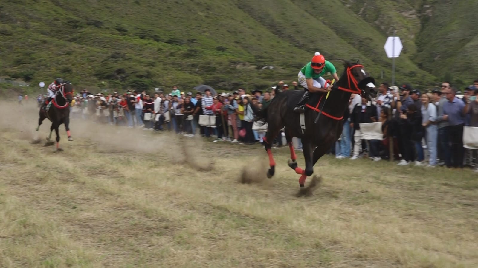 CARRERAS DE CABALLOS CONGREGARON A DOS MIL AFICIONADOS EN YAHUARCOCHA