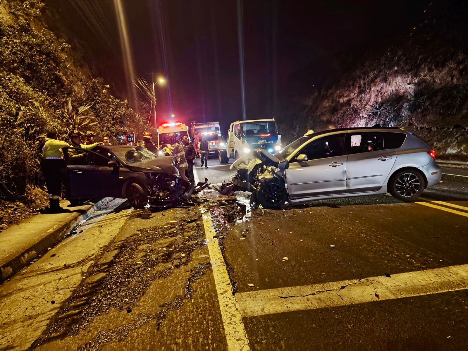 DOS HERIDOS TRAS FUERTE IMPACTO VEHICULAR EN LA VÍA E-35, SECTOR YAHUARCOCHA