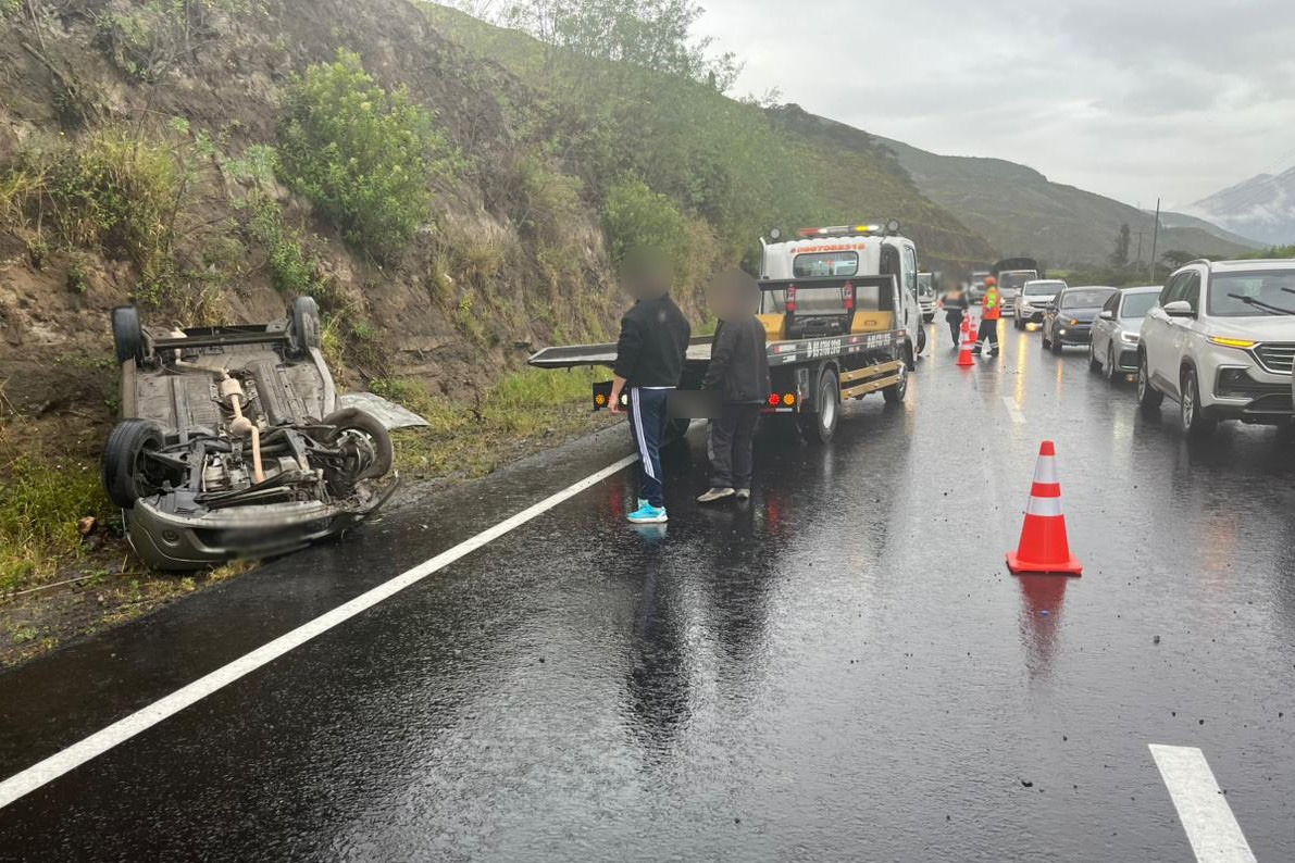 VOLCAMIENTO EN EL NORTE DE IBARRA DEJA DOS MUJERES HERIDAS