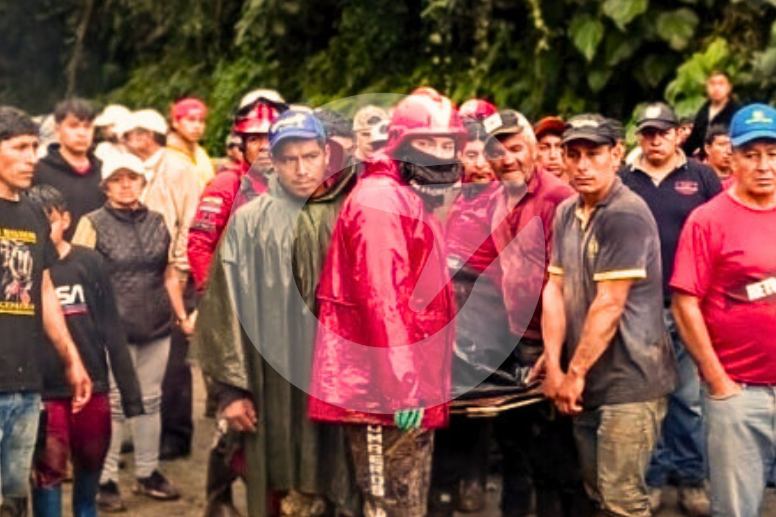 TRAS 18 HORAS DE BÚSQUEDA RECUPERAN CUERPO DE HOMBRE ATRAPADO POR DESLAVE EN VACAS GALINDO