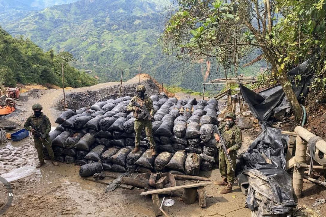 DECOMISAN 600 QUINTALES DE MATERIAL AURÍFERO EN OPERATIVO MILITAR EN BUENOS AIRES